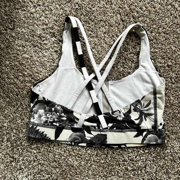 Lululemon lot, a tank and two sports bras, size XS - Picture 5 of 6